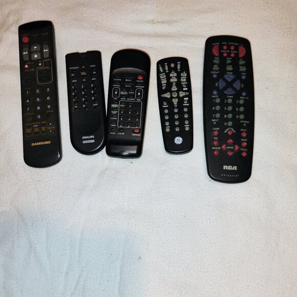 Remote controls - Picture 1 of 2